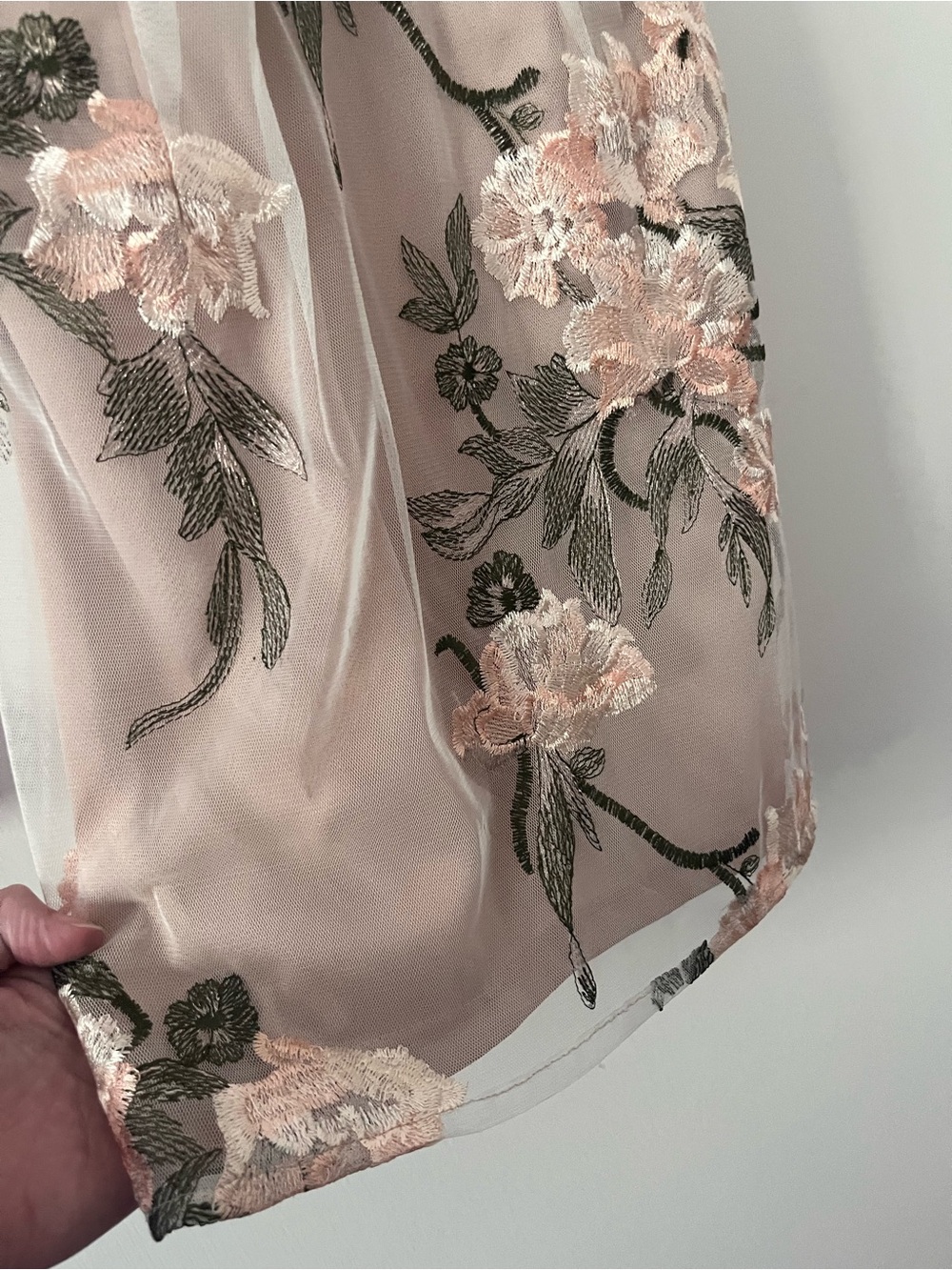 Tobi Embroidered Blush Floral Mini Dress Embellished Romantic Size Small - Picture 4 of 11